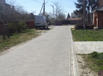 У Винниках забрукували ще одну вуличку