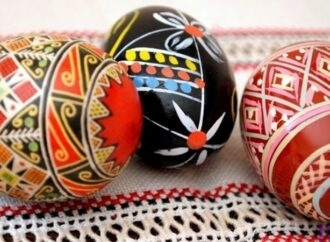 Традиція винниківської родини: магія «народження» писанки (відео)