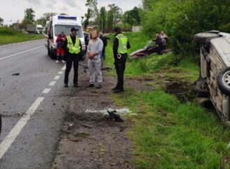 Біля Винник – потрійна аварія: є постраждалі