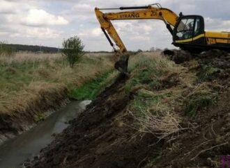 У Винниках триває очистка водовідвідних ровів