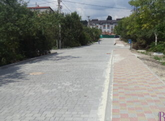 У Винниках забрукували вулицю Соборності
