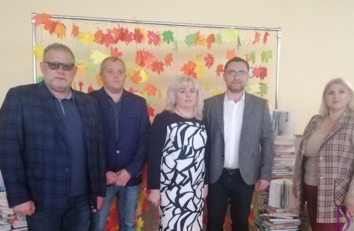 Чують, підтримують і допомагають: Винниківська міська рада привітала педагогічну громаду з Днем вчителя