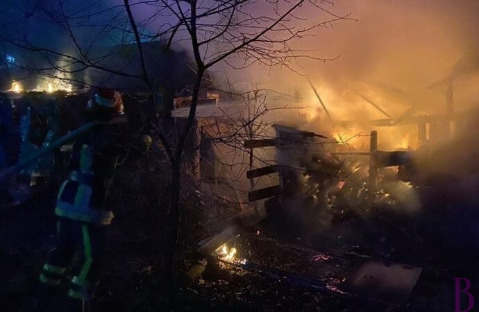 Винниківські вогнеборці ліквідували пожежу в господарській будівлі на Кільцевій