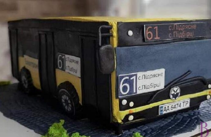 Випечено торт у вигляді маршрутки, що курсує у Підбірці