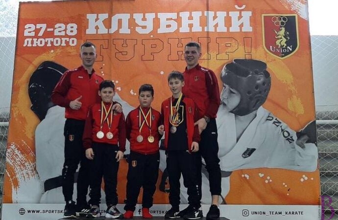 Серед 600 спортсменів винниківські каратисти здобули 17 золотих нагород