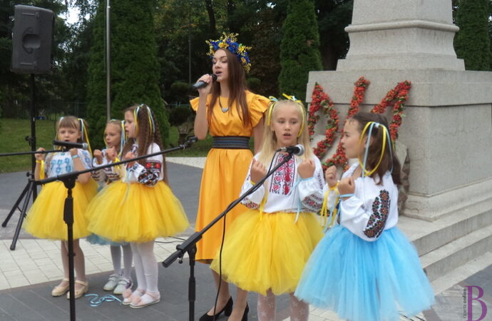 Найменші мешканці Винник закликали любити Україну!