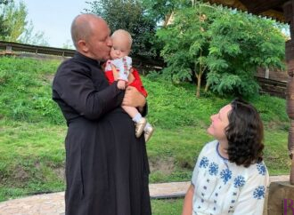 Як почуваються після тривалої боротьби з ковідом винниківська багатодітна мама Катерина Терлецька та донечка Даринка