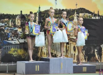 Юна винниківська гімнастка Анастасія Яцунда розпочала навчальний рік із перемог на двох турнірах