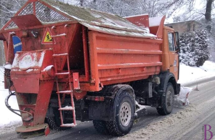 Як поводитися на засніженій дорозі: поради поліції