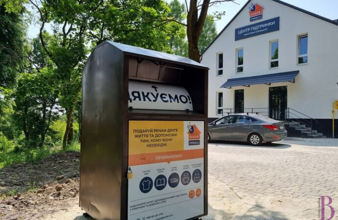 “Емаус-Оселя”встановила у Винниках контейнер для збору вживаних речей