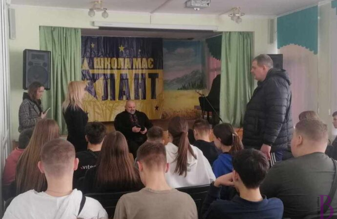 Найсильніший чоловік світу зустрівся з учнями Винниківської санаторної школи