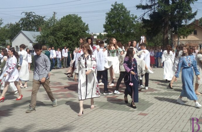 У СЗШ №47 пролунав останній дзвоник