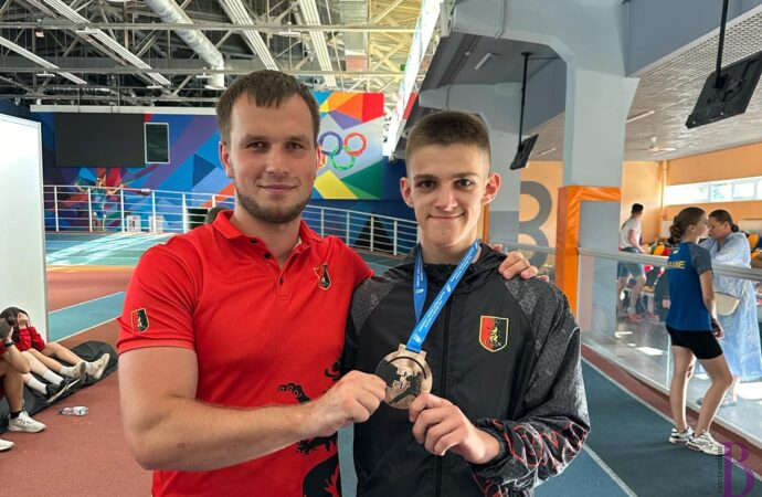 Винниківчанин Маркіян Кривішин з клубу «Юніон» здобув бронзову нагороду на ЧУ з карате серед молоді