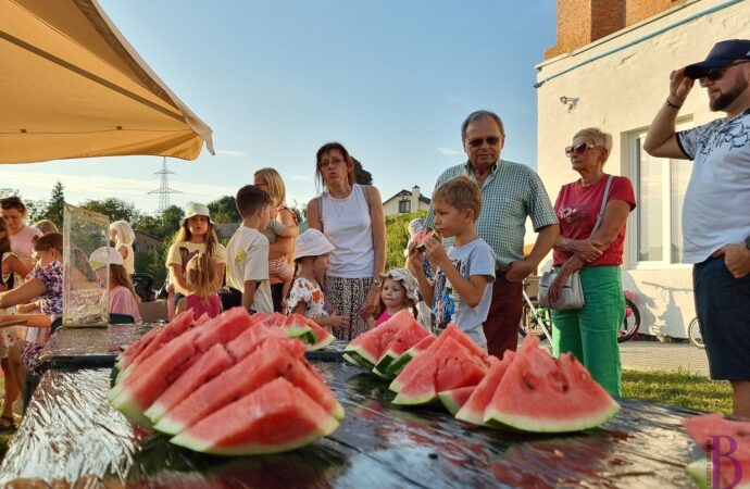 На Софіївському схилі відбувся Кавун-фест на підтримку ЗСУ