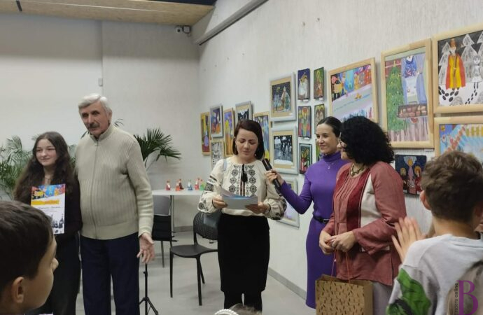 У Винниках відкрили атмосферну виставку «Від Миколая до Різдва»